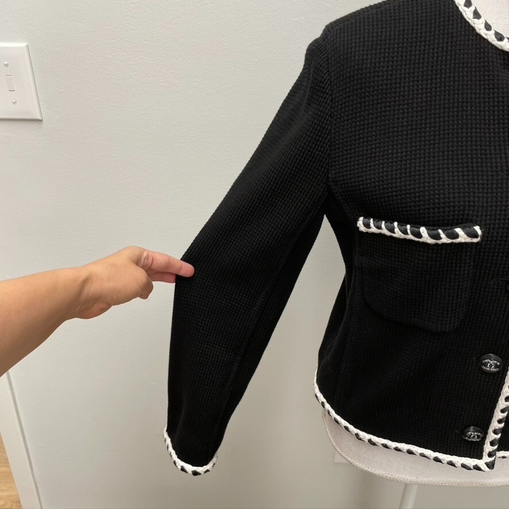 Chanel Waffle Knit Jacket Womens 40 8 Black Button Old Money Luxury Designer - Picture 3 of 16